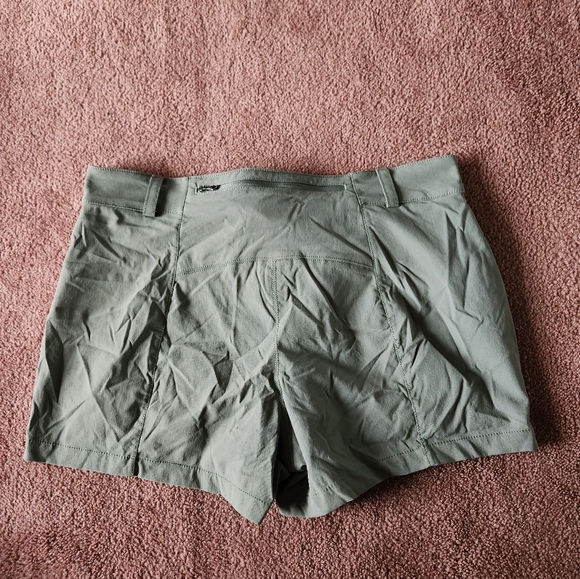 North Face Shorts - Picture 4 of 4